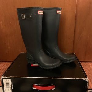 Hunter Huntress Navy Size 8 (wide calf)